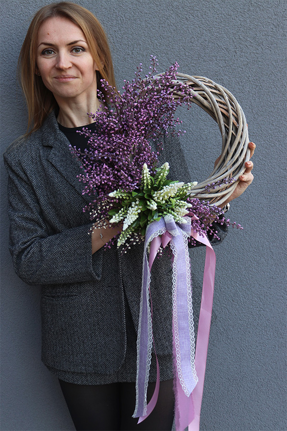 Szafirkowo Spring Violet, asymetryczny wianek na drzwi