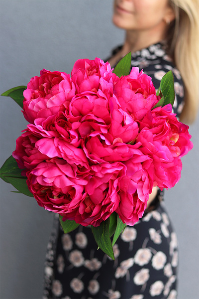 Aura, bukiet amarantowych peonii, wys.38cm