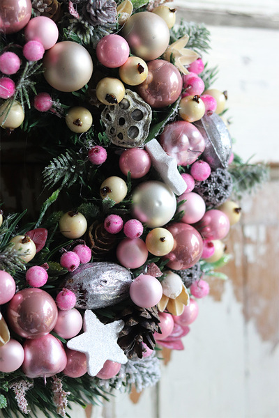 Pinkola, efektowny zimowy wianek, śr.27cm