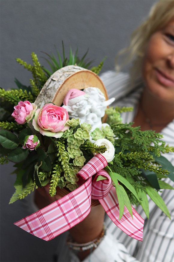 Nelida Angels, dekoracja nagrobna na plastrze drewna	