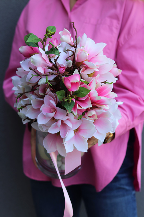 Magnolie Sweet Pink 3, wielkanocna kompozycja kwiatowa w szkle
