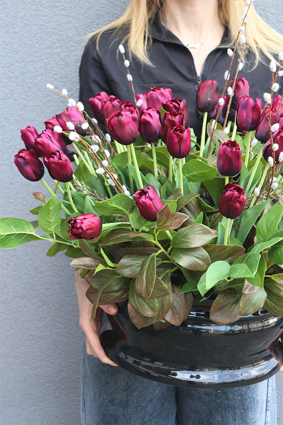 Bordo Tulips Royal, dekoracja nagrobna z tulipanami