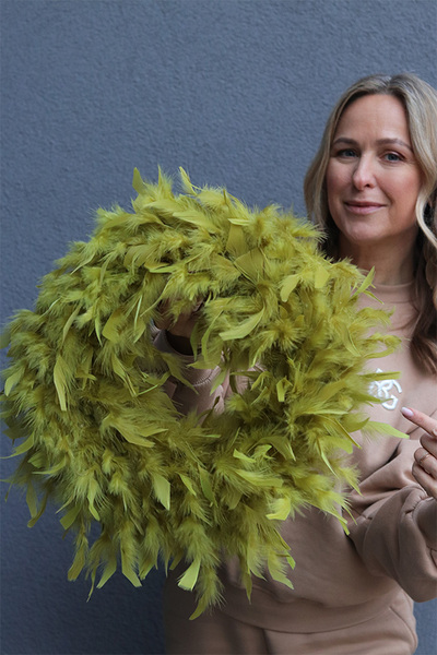 Fluffy Spring, wielkanocny wianek z piórami zielony