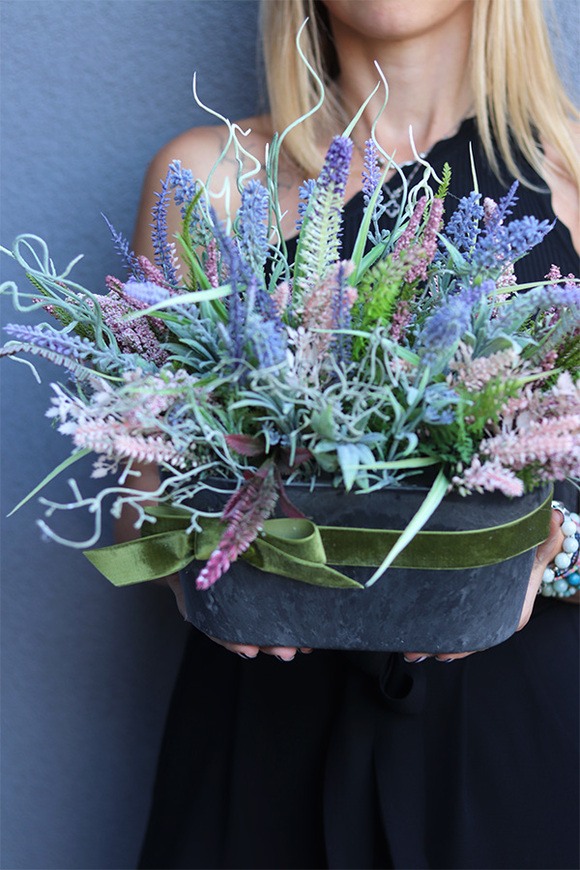 Stonowane Wrzosy, kompozycja kwiatowa w donicy, wym.30x40x28cm