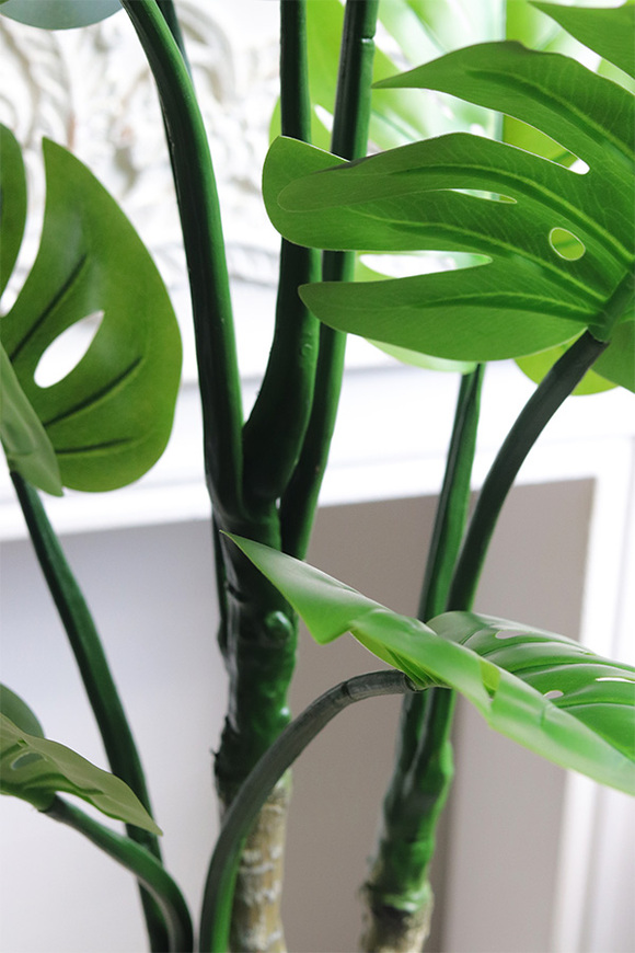 Monstera E, sztuczne drzewko w osłonce donicy