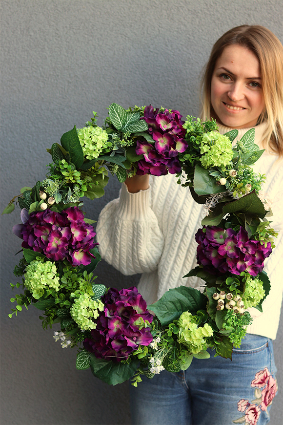 dekoracyjny fioletowo-zielony wianek, W Hortensjach