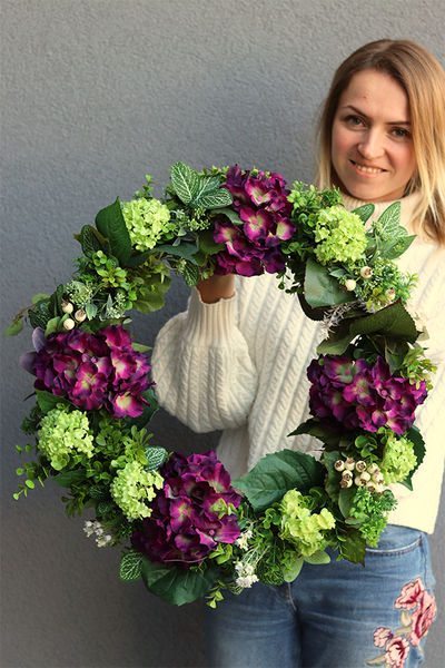 dekoracyjny fioletowo-zielony wianek, W Hortensjach