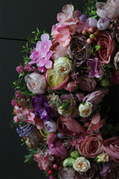 Neriala, piękny kwiatowy wianek na drzwi