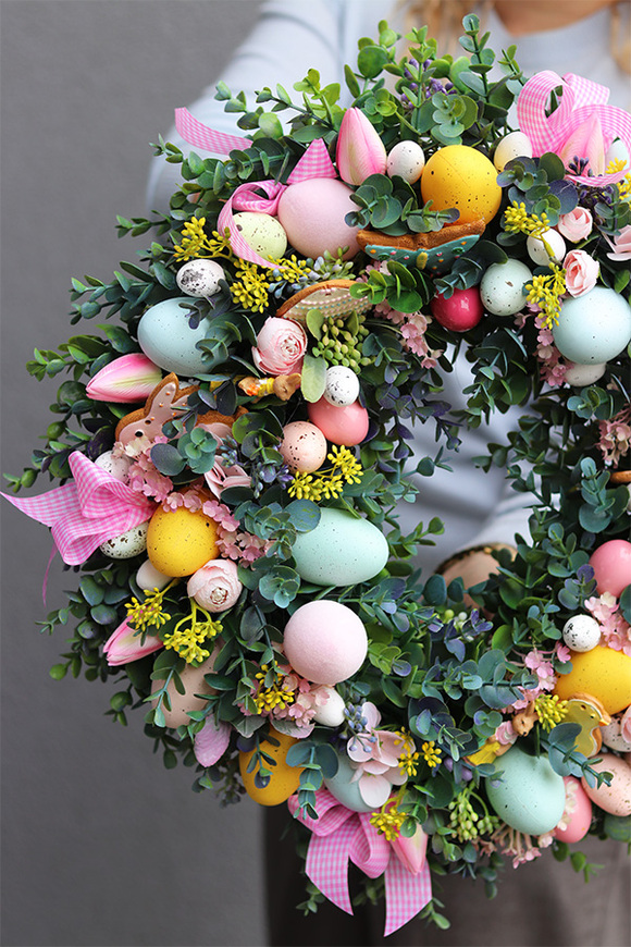 Heste, wielkanocny wianek na drzwi z jajkami