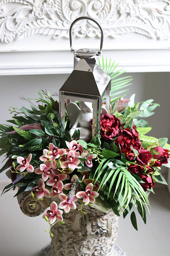 Angelo Garden Julia Bordo, lampion nagrobny z kwiatami