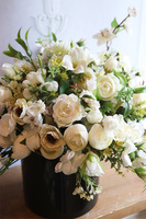 Norwegia Delonita 2, elegancka kompozycja kwiatowa