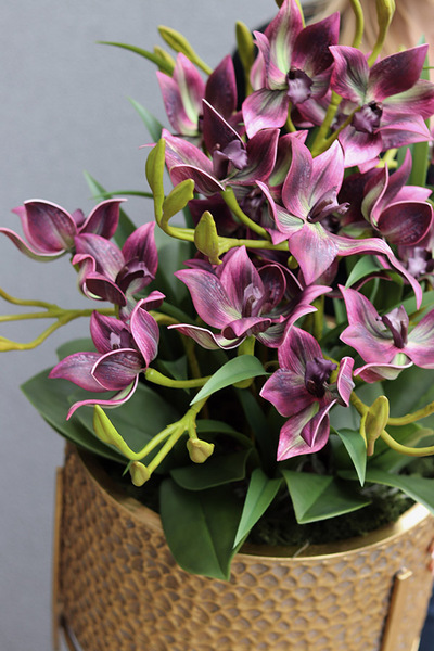 Goldenario Harlow, biały gumowy storczyk w złotej donicy