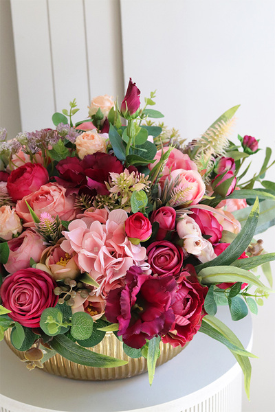 Leonere, kompozycja kwiatowa w złotej misie