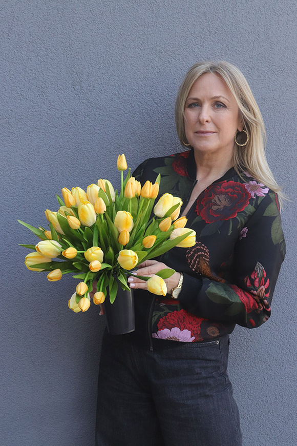 Tulippo Yellow, bukiet nagrobny we wkładzie