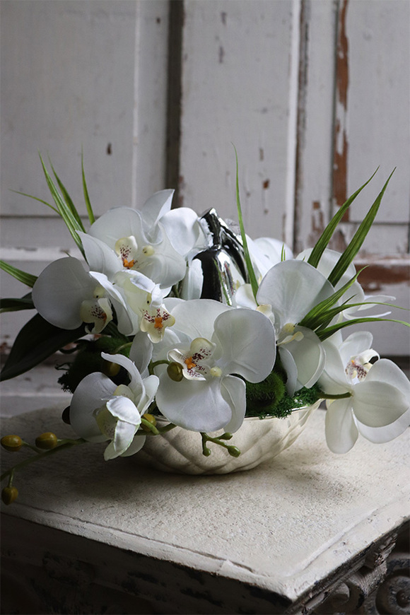 Dekoria Pear 3, storczyk kompozycja kwiatowa w srebrnym naczyniu, wym.22x29cm