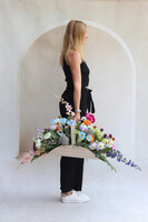 Wspomnienie Lata, dekoracja nagrobna w szarym koszu