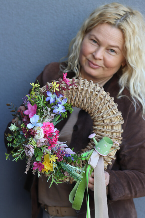 Ogrodniczka, asymetryczny wianek dekoracyjny