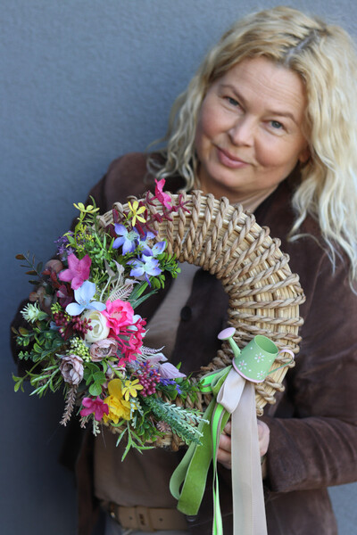 Ogrodniczka, asymetryczny wianek dekoracyjny