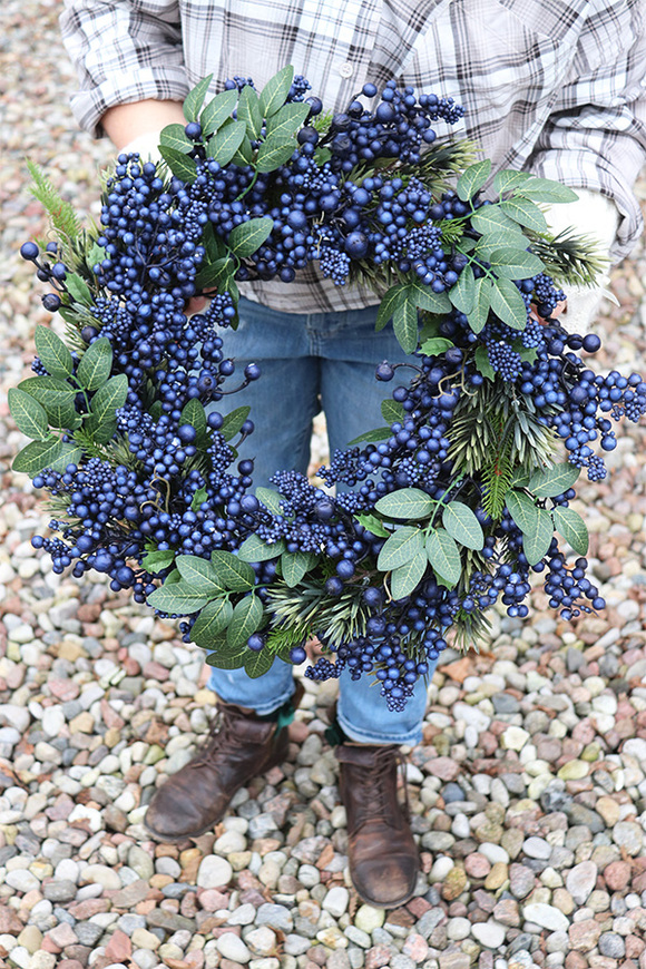 Granatowa Geruta, zimowy wianek z owocami