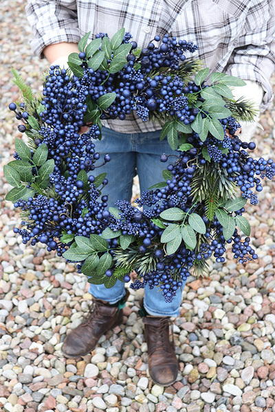 Granatowa Geruta, zimowy wianek z owocami