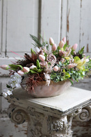 Modesta Beige, kompozycja wielkanocna z różowymi tulipanami, wym.25x69cm