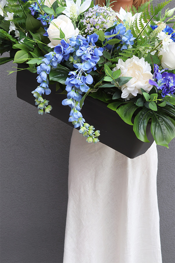 Blue&White Trenata, elegancka kompozycja kwiatowa