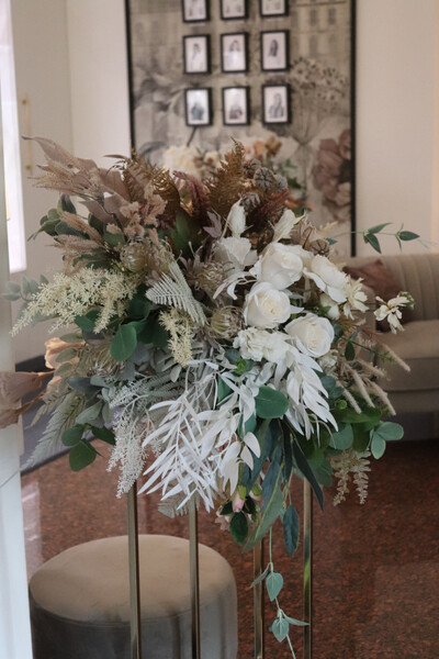 Laguel Sand Flowers, dekoracja kwiatowa na stojaku