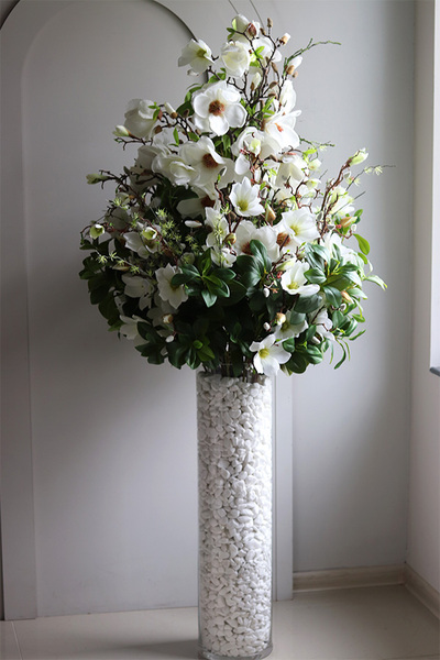 Magnolie Glass, podłogowa kompozycja kwiatowa w szkle