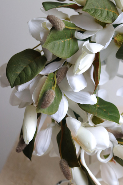 Magnolia Biel, wianek z kwiatów magnolii