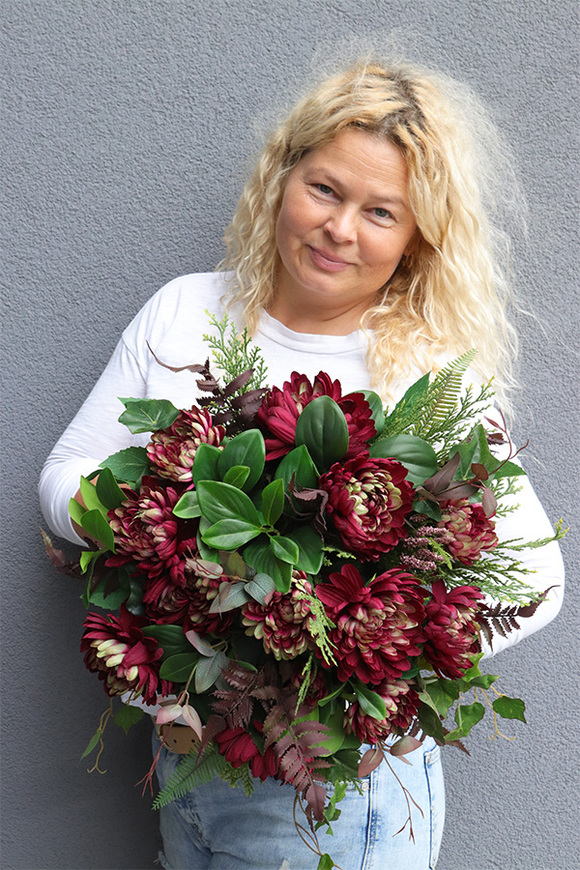 Bordo Chryzantema Lux, kompozycja nagrobna w misie