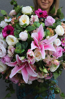 Pink Rome Black, kompozycja nagrobna w misie