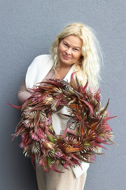 OD RĘKI Złota Villa, efektowny wianek w złocie, śr.50cm