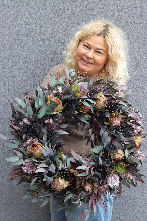 Black Renatto, czarny wianek dekoracyjny