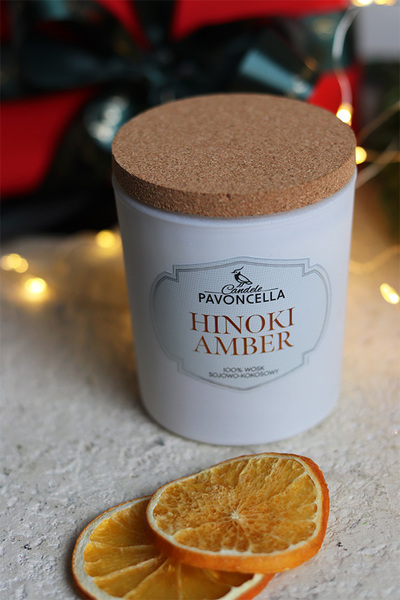 Hinoki Amber, sojowo-kokosowa świeca zapachowa w szkle, biała, 135g