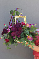 Angelo Garden Purple&Gold, kompozycja kwiatowa z lampionem