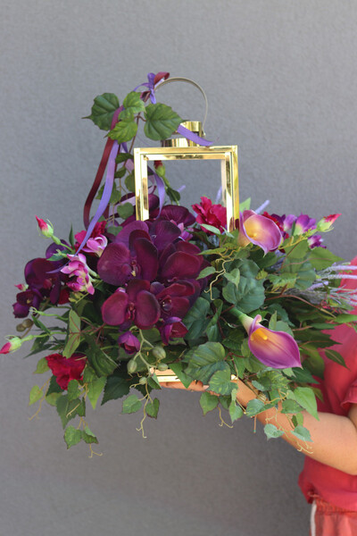 Angelo Garden Purple&Gold, kompozycja kwiatowa z lampionem