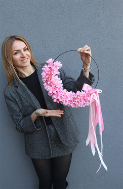 OD RĘKI Jabłoń Subtelle, różowy wianek na drzwi na obręczy, rozp.37cm