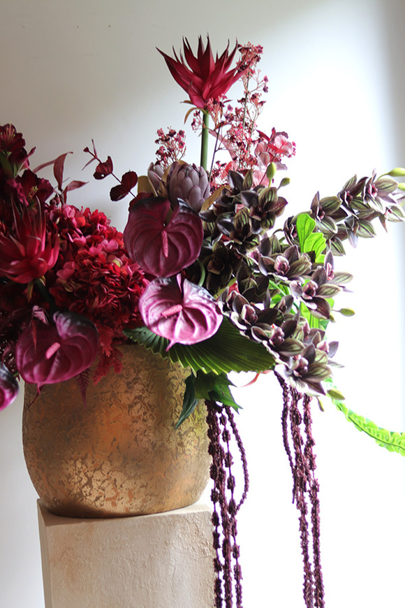 Ritual Big A, nowoczesna kompozycja kwiatowa, wym.95x128x70cm