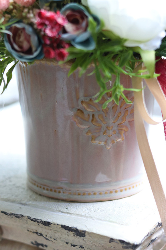 Romantyczna Daniela, kompozycja w kremowym naczyniu, wys.27cm