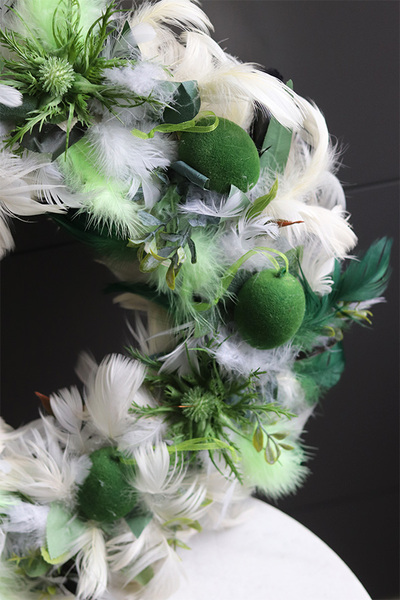 Wielkanoc w domu, wiosenny wianek dekoracyjny