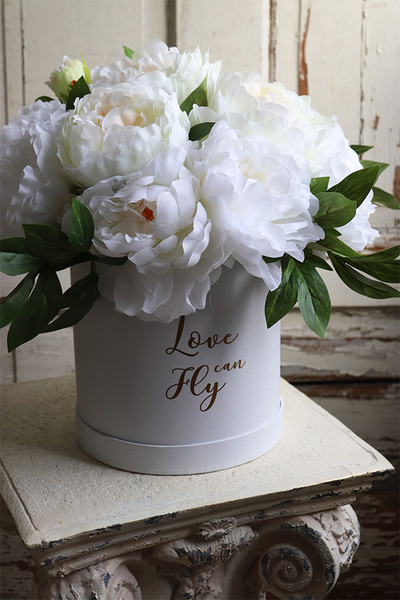 biały flowerbox z peoniami, Peonilla, wys.38cm
