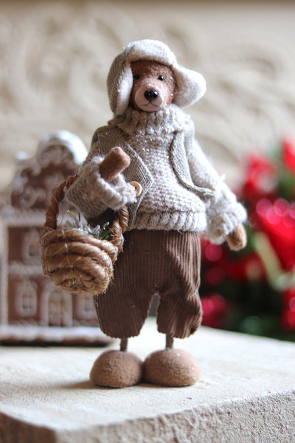 Zimowy Uszatek, laleczka zimowa stojąca miś	