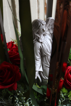 Angelo Garden Red, kompozycja nagrobna ze miedzianym lampionem, wys.90cm