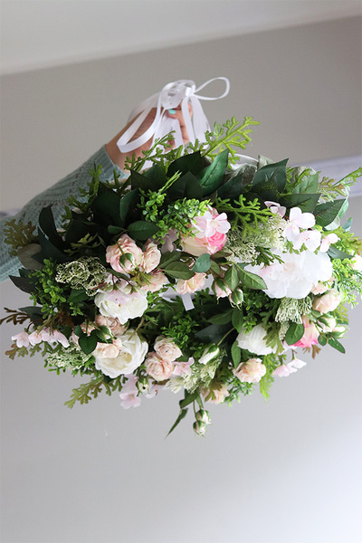 Róż&Biel, wianek na drzwi sufitowy