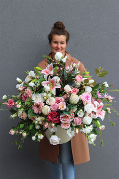 Antonina w Wenecji, elegancka kompozycja kwiatowa, wym. 80x78cm