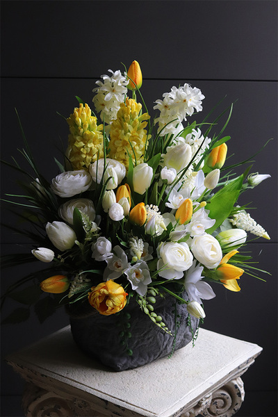 Volcan Spring Time, kompozycja nagrobna w misie