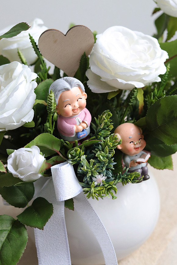 Dla Babci i Dziadka, biała kompozycja kwiatowa