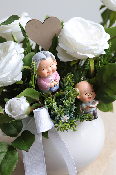 Dla Babci i Dziadka, biała kompozycja kwiatowa