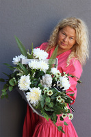 Wspomnienie Nerone, dekoracja nagrobna w szarym koszu