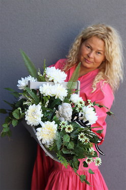 Wspomnienie Nerone, dekoracja nagrobna w szarym koszu, wym.45x75cm